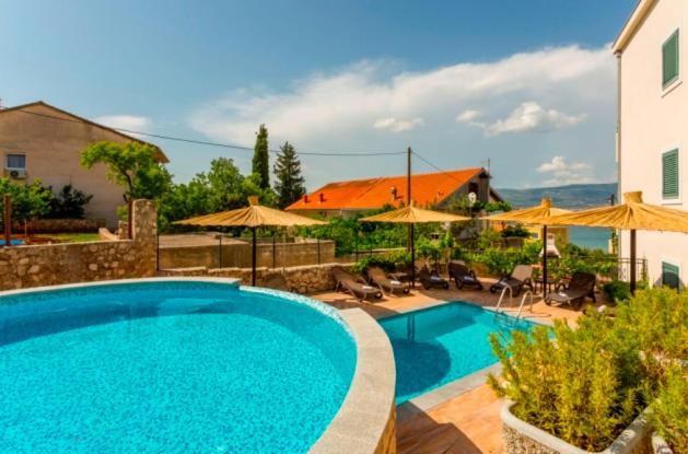 Seaesta Apartment Pool And Beach Slatine Exterior photo