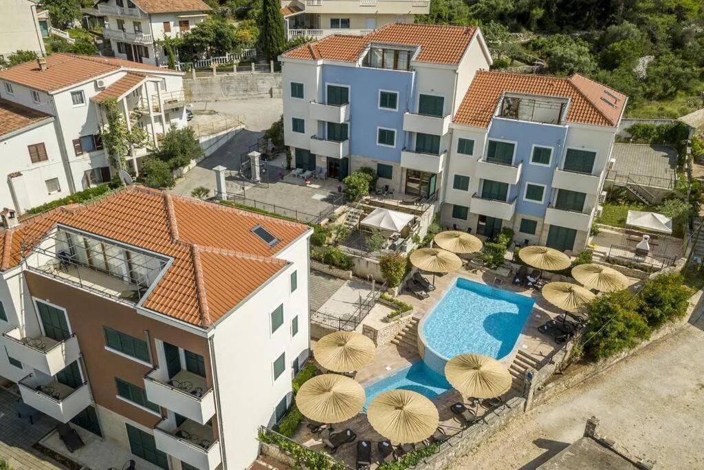 Seaesta Apartment Pool And Beach Slatine Exterior photo