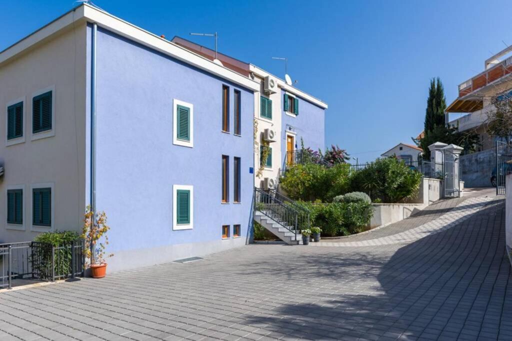Seaesta Apartment Pool And Beach Slatine Exterior photo